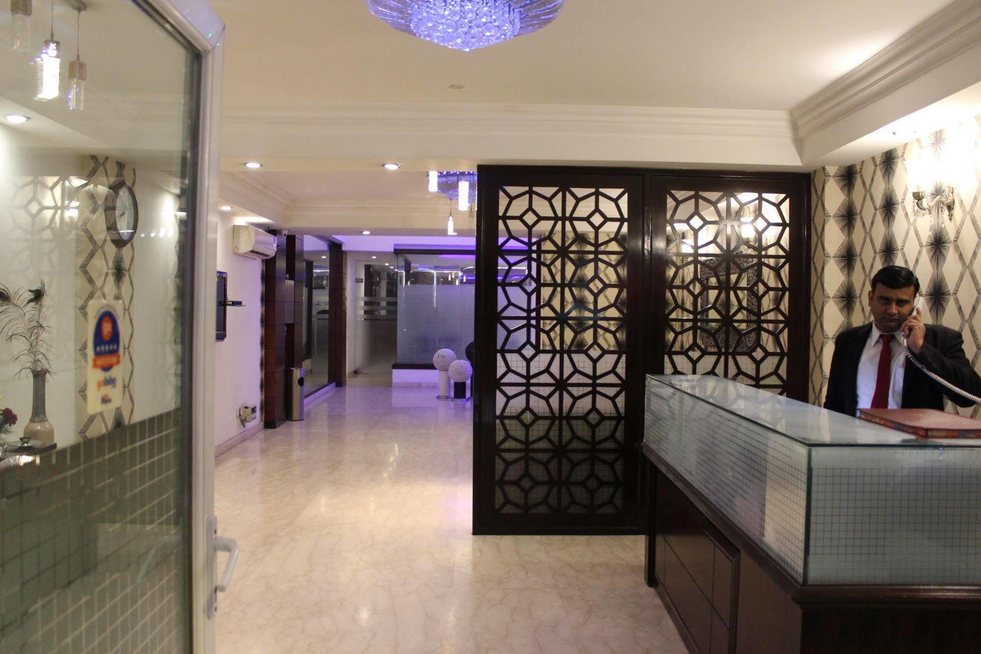 Hotel Comfort Zone Greater Kailash ニューデリー エクステリア 写真