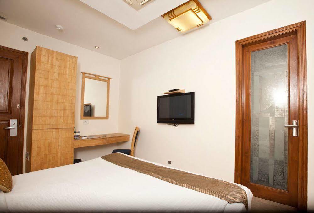 Hotel Comfort Zone Greater Kailash ニューデリー エクステリア 写真